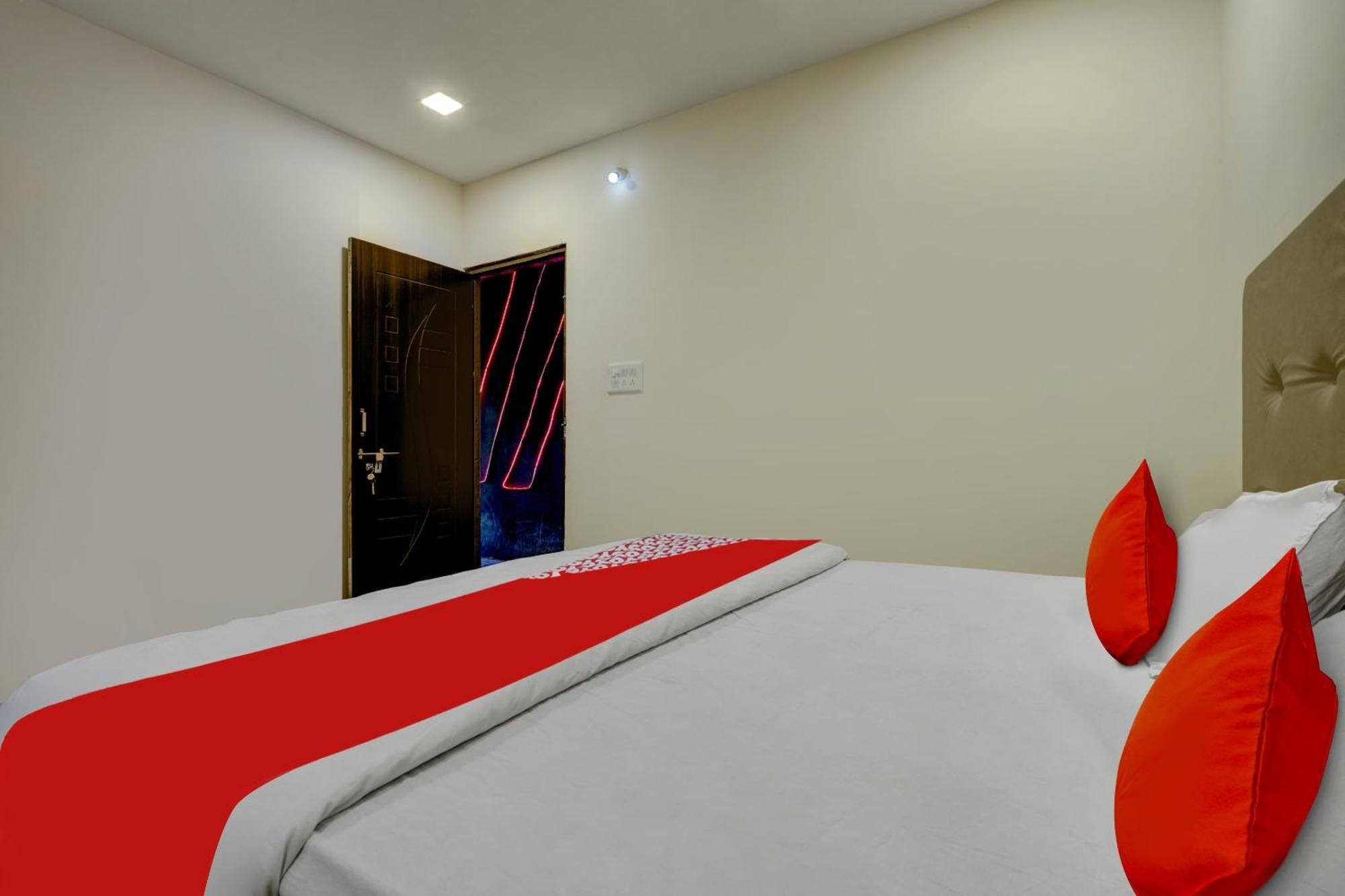 Oyo Flagship The Chirag Resort Bhandāra Exterior foto